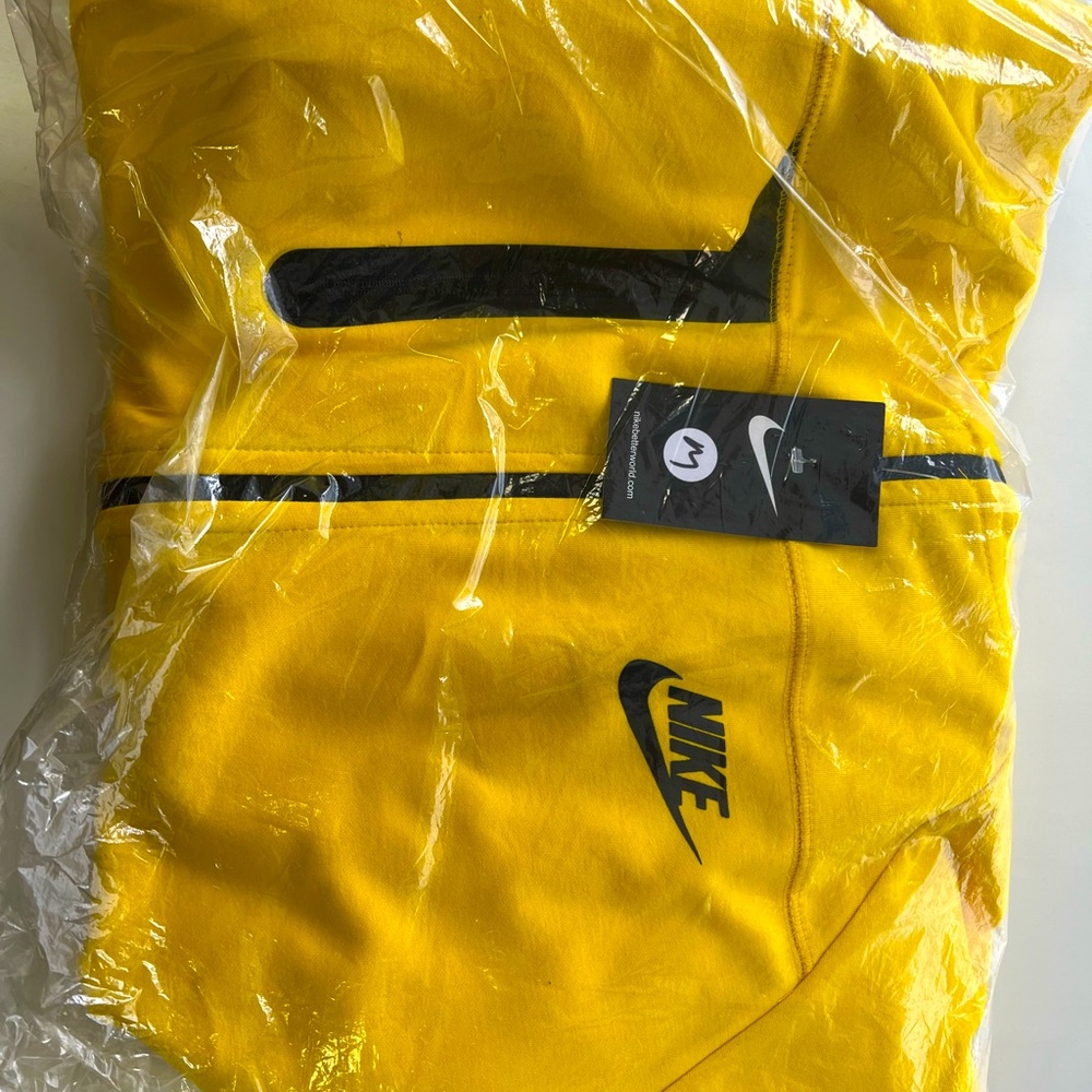 New Nike Sweatsuits Yellow Size Medium